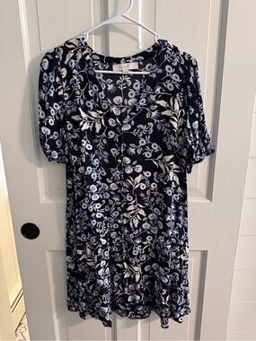 LOFT Navy and White Floral V-Neck Short Sleeve Dress